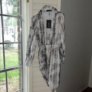 NWT PrettyLittleThing medium size 6 Monochrome Plaid Collared long sleeve dress